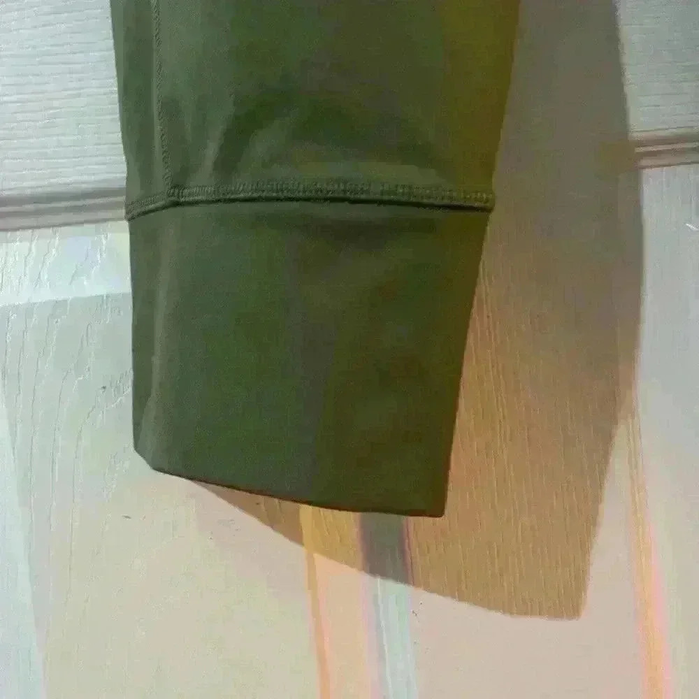 Lole women’s army green  joggers with pockets size small fit larger - Picture 6 of 9